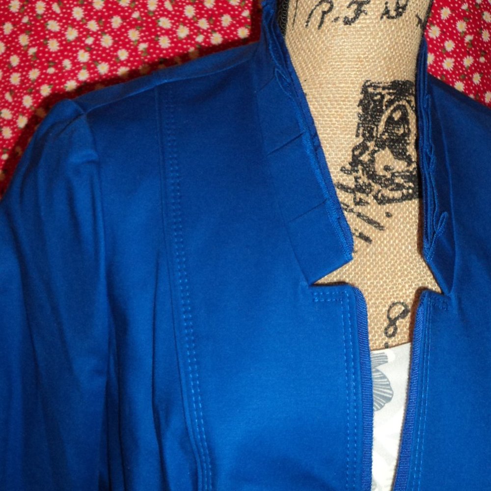 Cropped Jacket - Picture 3 of 5